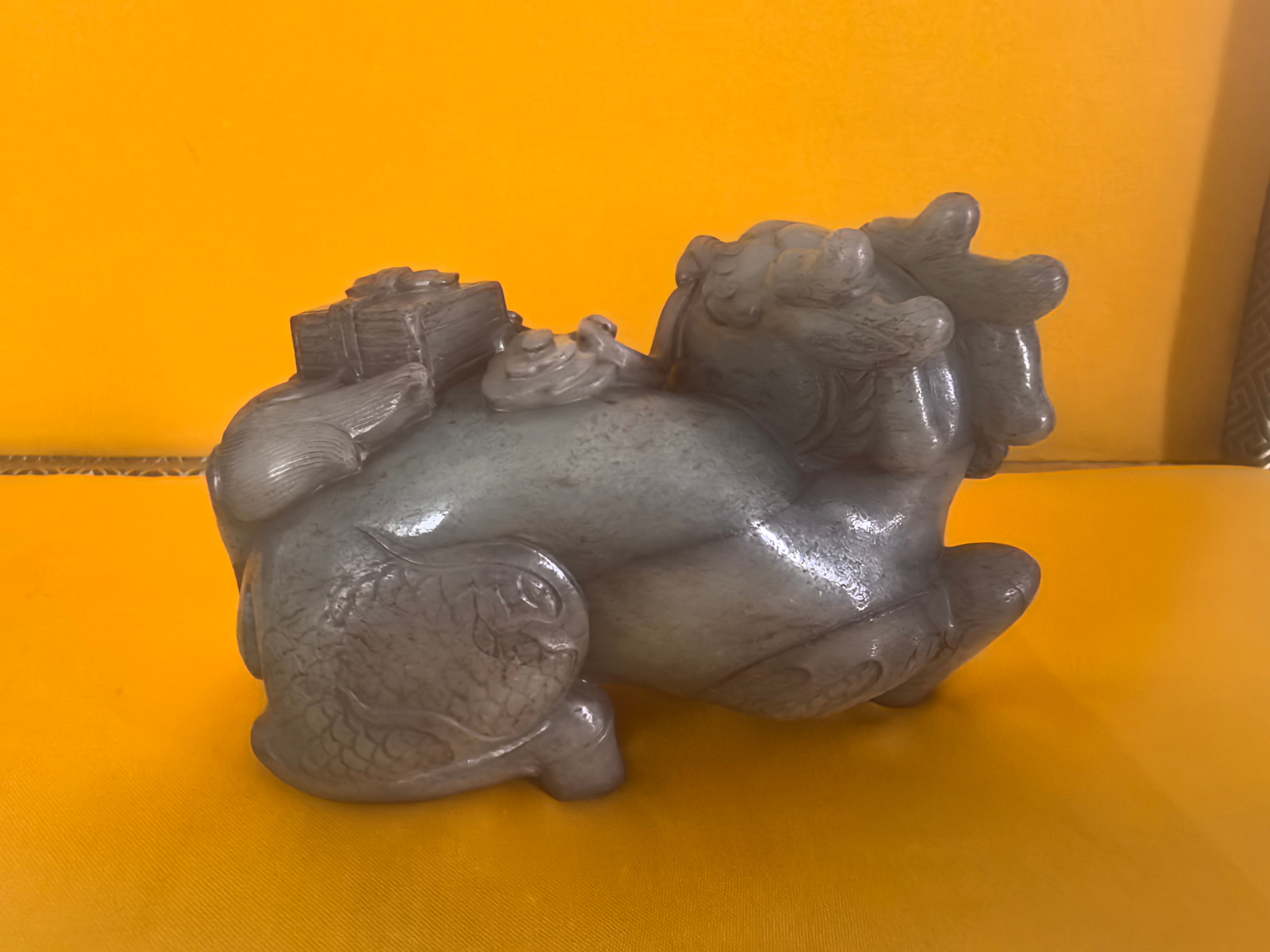 Hetian Seed Material-Qilin Sends Books